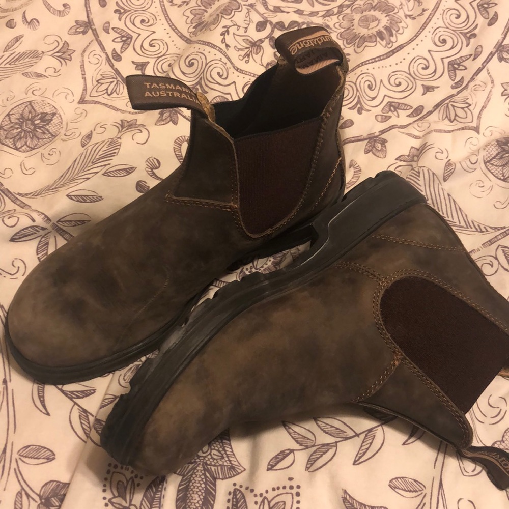 SOLD✅: Brown Leather Blundstone Boots